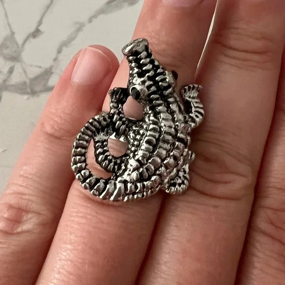 Lot of Assorted Costume Jewelry Rings - Picture 3 of 6